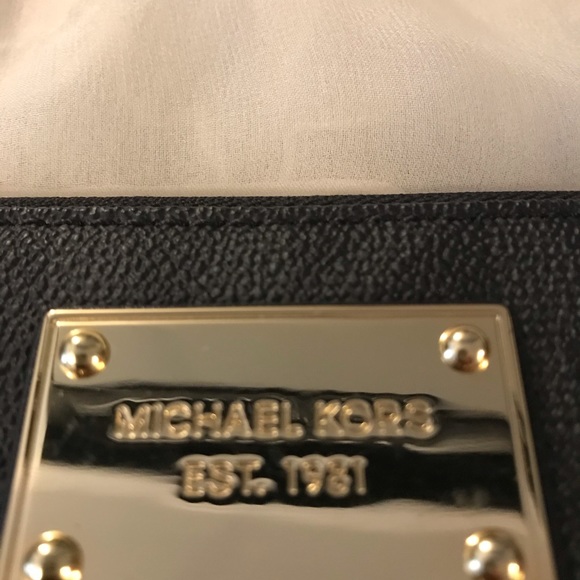 Michael Kors wristlet wallet - Picture 3 of 4